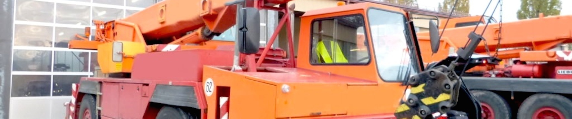 Автокран LIEBHERR, модел LTM 1025 (снимка)